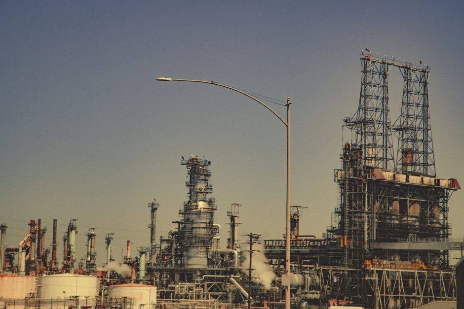 Ukrayna'dan Rus Petrol Rafinerilerine Kritik İHA Taarruzu: Enerji Arz Güvenliği ve Lojistik Ağlara Etkileri